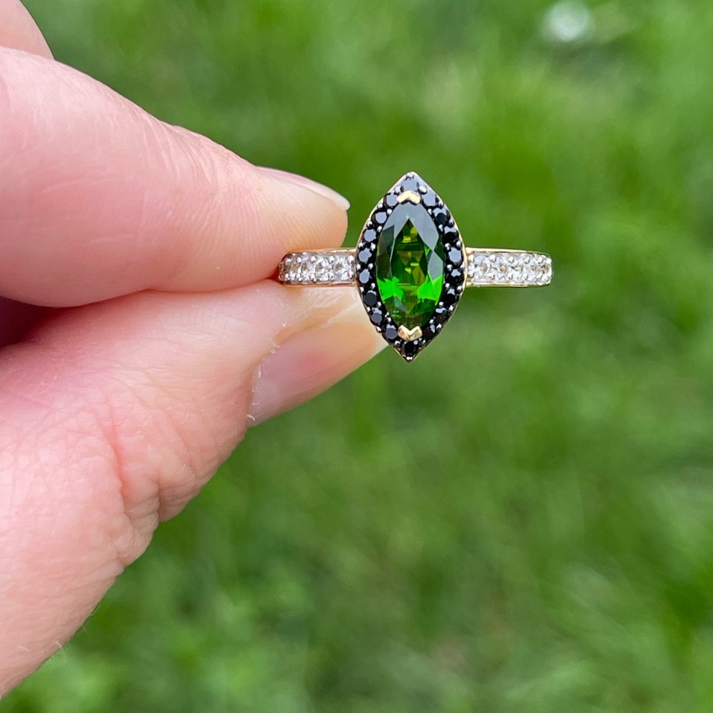 Chrome diopside, white zircon and black spinel ring